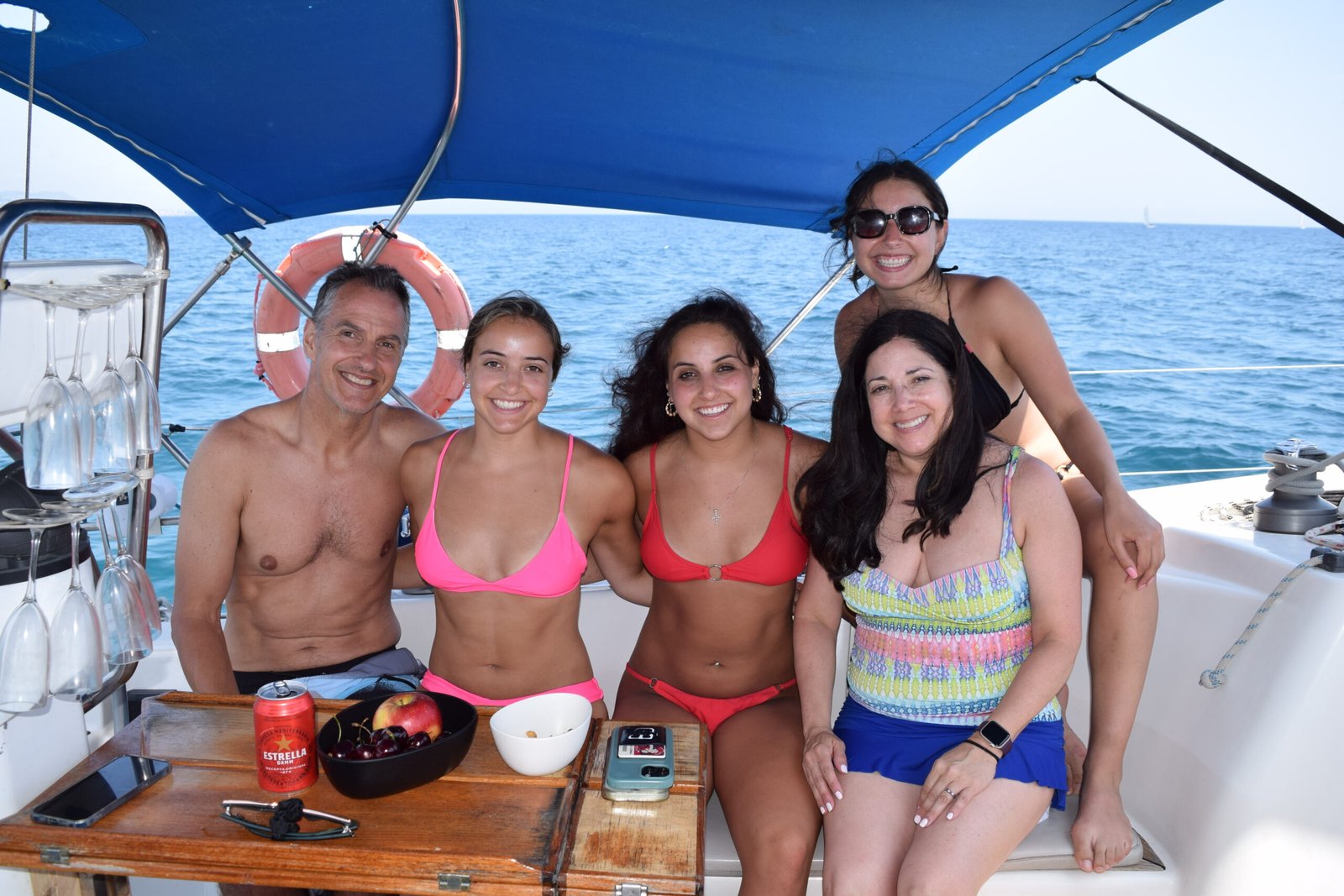 Charter diario por la costa de Barcelona
